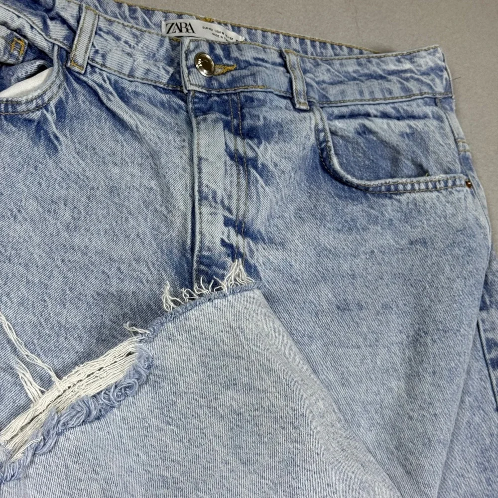 Zara Men(uni) Light Wash Straight Leg Distressed Raw Hem JeansBlue Denim Size 32